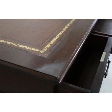 Freistehender Schreibtisch aus England, in Mahagoni