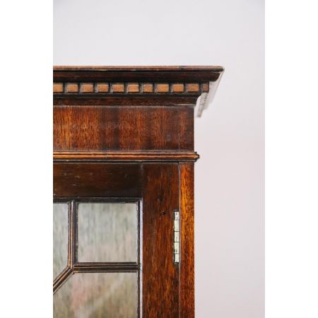 Exklusiver Vitrinenschrank mit Regency Verglasung und bestehend aus einzigartigem Flammenmahagoni