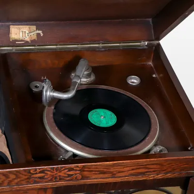 Grammophonschrank Alt