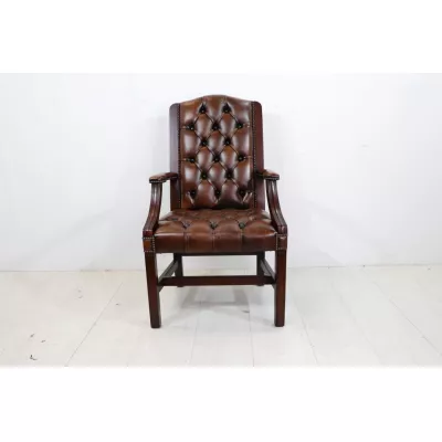 Handgefertigter Chesterfield Stuhl Gainsborough IC, in Antique Tan und Mahagoni