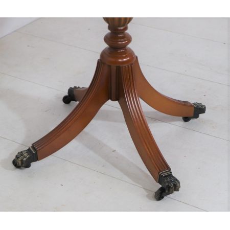 Handgefertigter Drum Table "Esher" in Eibe mit grünem Leder, englisch - sofort lieferbar