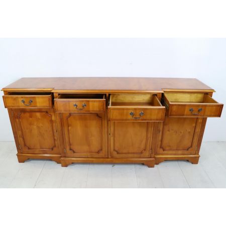 Handgefertigtes englisches Sideboard, 4-türig, in Eibe