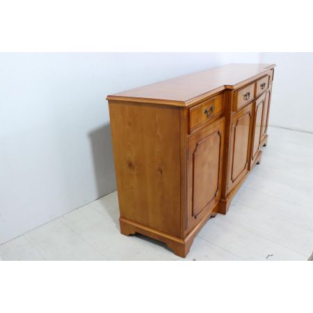 Handgefertigtes englisches Sideboard, 4-türig, in Eibe