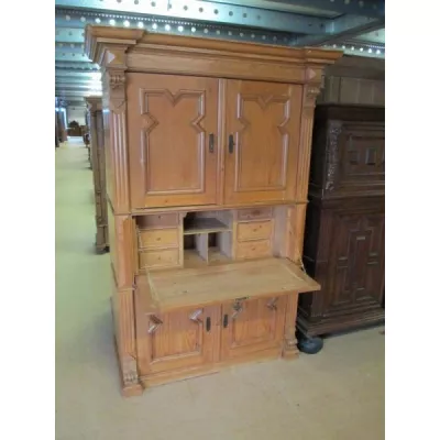Schrank aus Weichholz mit Klappe