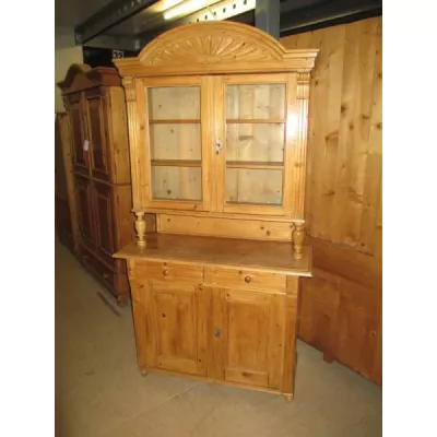 klassischer Küchenschrank Vitrine