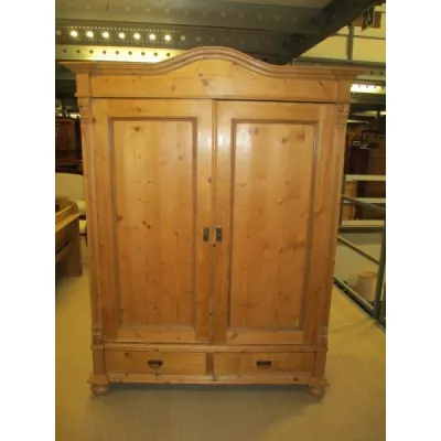 großer Kleiderschrank zweitürig