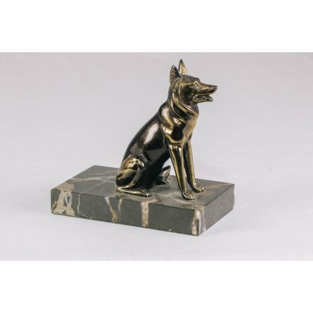 Hundeskulptur aus Messing mit Postament aus Marmor