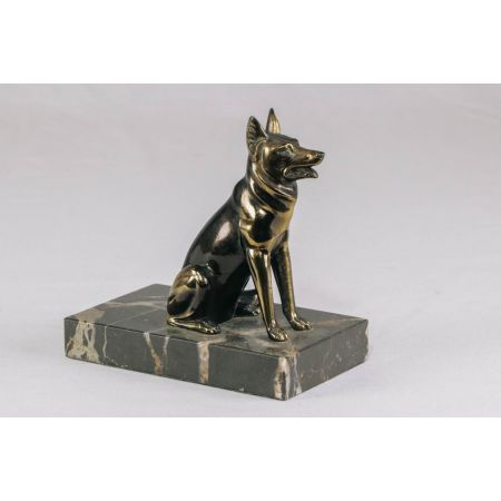 Hundeskulptur aus Messing mit Postament aus Marmor