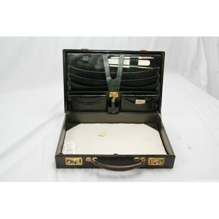 alter Dokumentenkoffer