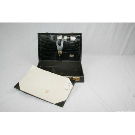 alter Dokumentenkoffer