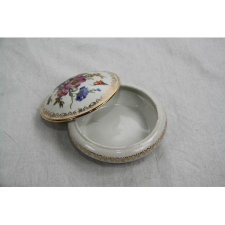 Hübsche Porzellan Dose mit Blumenverzierung