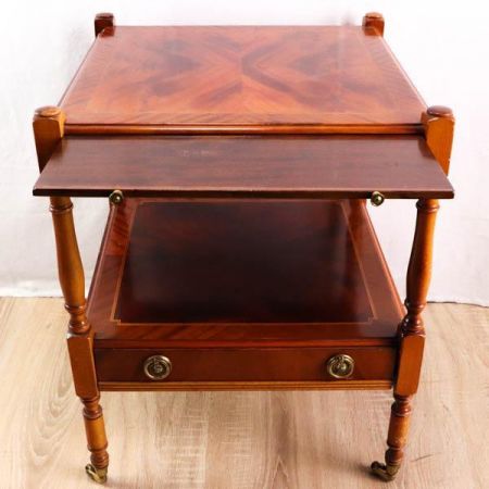 Klassischer Lampentisch mit Schublade und Rollen, dunkle Eibe