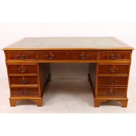 Klassischer Pedestal Desk mit grüner Ledereinlage, freistehend, Eibe