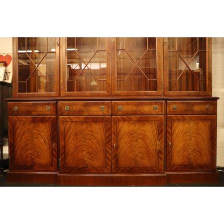 Klassisches Breakfront Bookcase / Bücherschrank Antik Georgian Style mit Volutengiebel aus Mahagoni