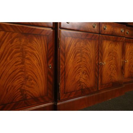 Klassisches Breakfront Bookcase / Bücherschrank Antik Georgian Style mit Volutengiebel aus Mahagoni