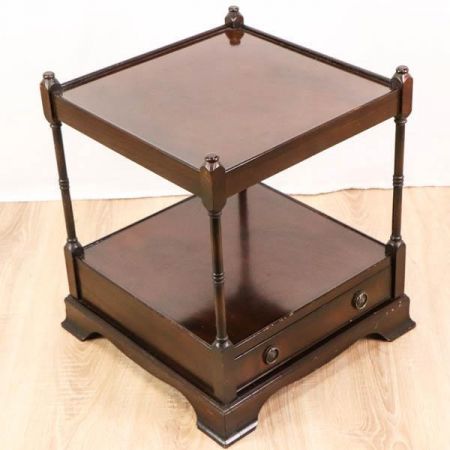 Kleiner Lampentisch mit quadratischer Grundfläche, Mahagoni