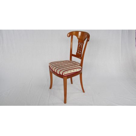 Ein Satz Eibe Stühle