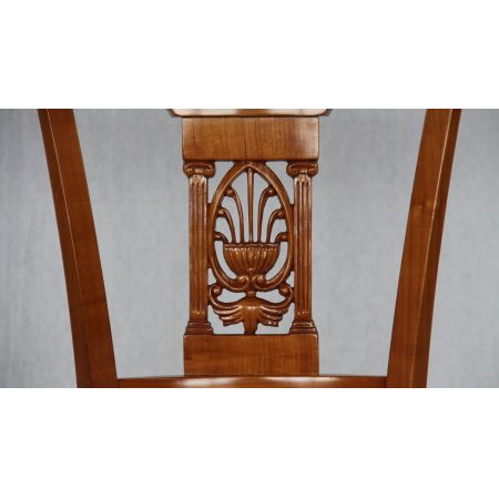 Ein Satz Eibe Stühle