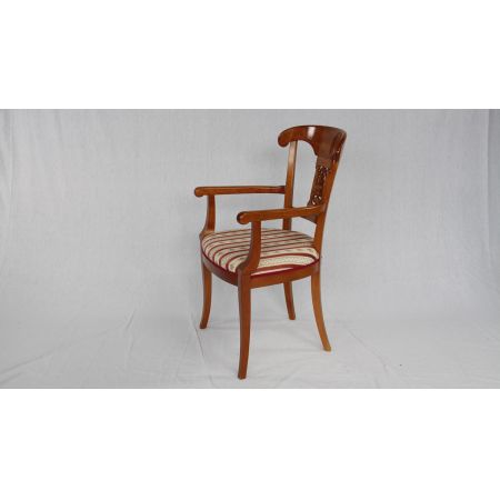 Ein Satz Eibe Stühle