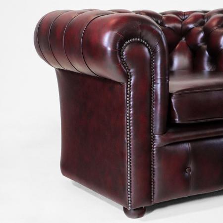 Luxuriöser London-Classic Chesterfield Sessel aus hochwertigem Anilinleder – handgefertigt mit Massivholzrahmen und bequemer Polsterung.