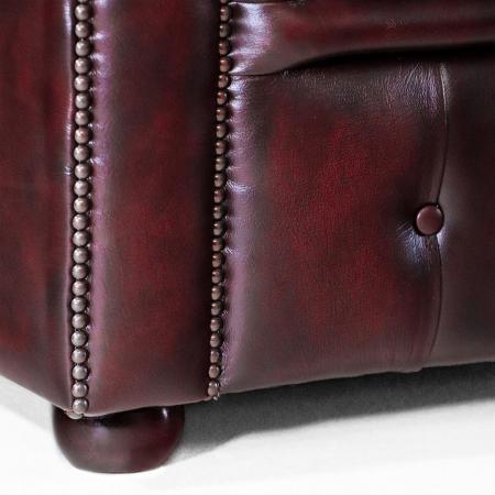 Luxuriöser London-Classic Chesterfield Sessel aus hochwertigem Anilinleder – handgefertigt mit Massivholzrahmen und bequemer Polsterung.