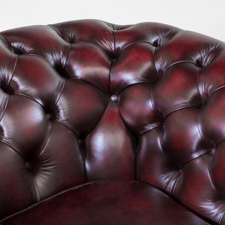 Luxuriöser London-Classic Chesterfield Sessel aus hochwertigem Anilinleder – handgefertigt mit Massivholzrahmen und bequemer Polsterung.