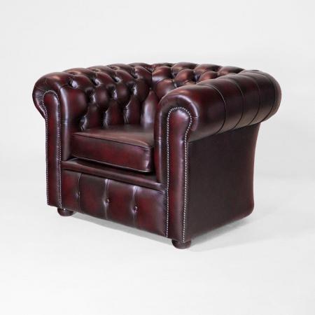 Luxuriöser London-Classic Chesterfield Sessel aus hochwertigem Anilinleder – handgefertigt mit Massivholzrahmen und bequemer Polsterung.