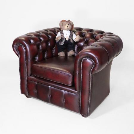 Luxuriöser London-Classic Chesterfield Sessel aus hochwertigem Anilinleder – handgefertigt mit Massivholzrahmen und bequemer Polsterung.