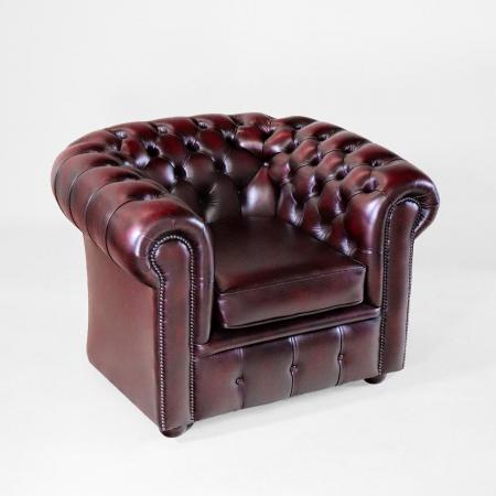 Luxuriöser London-Classic Chesterfield Sessel aus hochwertigem Anilinleder – handgefertigt mit Massivholzrahmen und bequemer Polsterung.