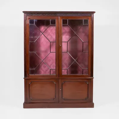 Englische Vitrine Mahagoni 19. Jahrhundert – Antikes Display Cabinet im Regency Stil