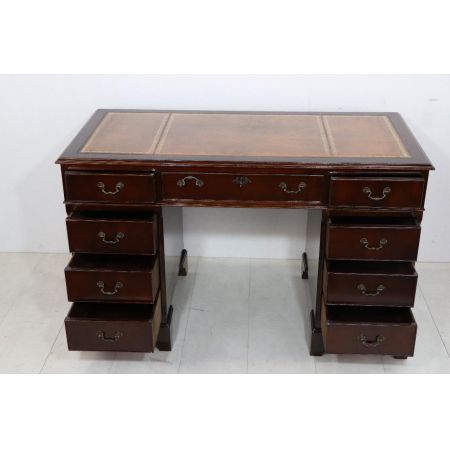 Mahagoni Pedestal Desk, sofort lieferbar