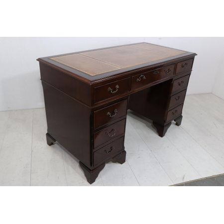 Mahagoni Pedestal Desk, sofort lieferbar