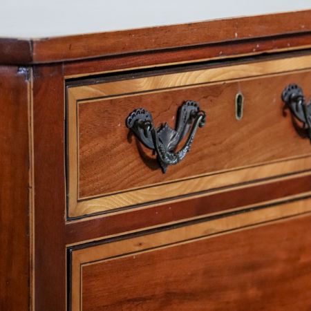 Bow fronted Sideboard aus Mahagoni mit Amphoren Intarsien, Victorian Buffet, Anrichte, Konsolenschrank
