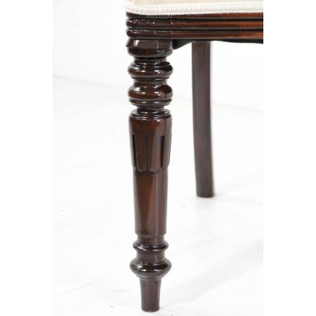 Massiver Esszimmerstuhl aus Massivholz im viktorianischen Stil