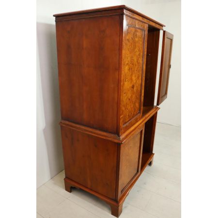 Multimedia-/ Fernsehschrank in Wurzelholz