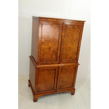 Multimedia-/ Fernsehschrank in Wurzelholz