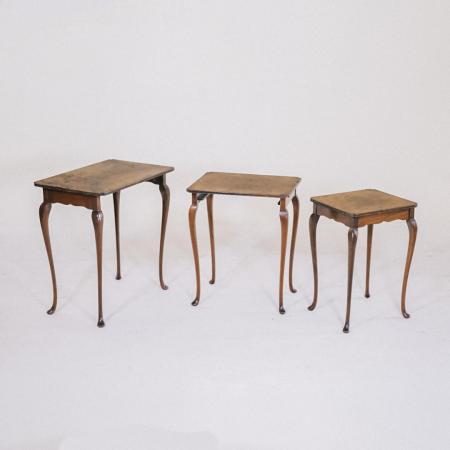 Nest of Tables aus Nussbaumholz