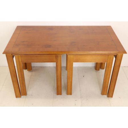 Nest of Tables im klassischen englischen Stil, mit Bandintarsien