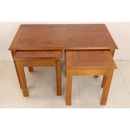 Nest of Tables im klassischen englischen Stil, mit Bandintarsien