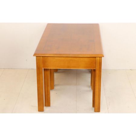 Nest of Tables im klassischen englischen Stil, mit Bandintarsien