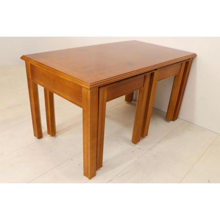 Nest of Tables im klassischen englischen Stil, mit Bandintarsien