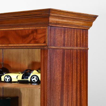 Open Bookcase aus Mahagoni mit feinen Intarsien