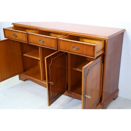 Originales Heldense Sideboard mit 3 Türen, in Eibe
