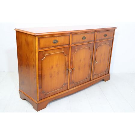 Originales Heldense Sideboard mit 3 Türen, in Eibe