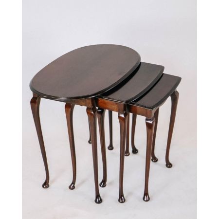 Antiker Tischsatz / nest of tables aus Massivholz