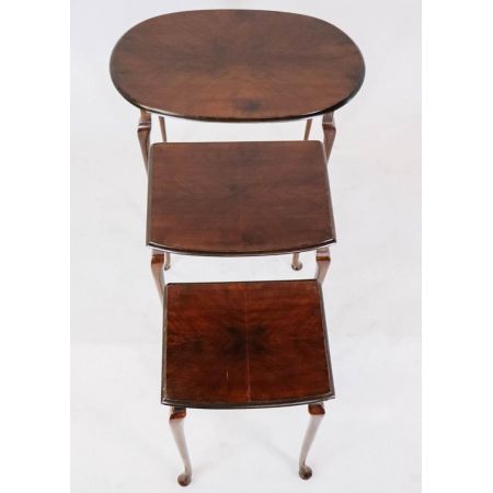 Antiker Tischsatz / nest of tables aus Massivholz