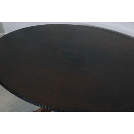 Ovaler Sofatisch mit  georgean Style