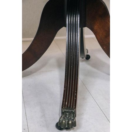 Ovaler Sofatisch mit  georgean Style