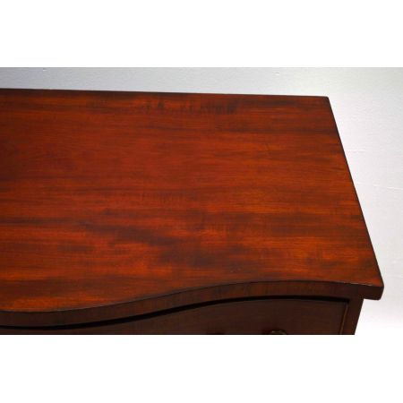 Paar antike Mahagoni Serpentine Truhen