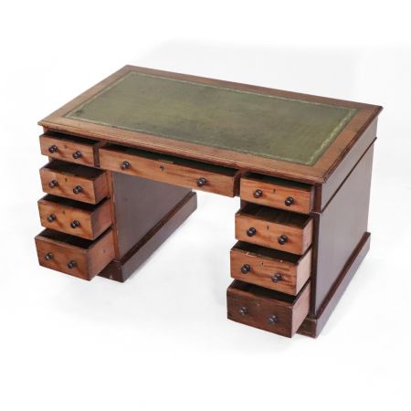 Viktorianischer Pedestal-desk aus massivem Mahagoni mit grüner Prägelederplatt, antiker Schreibtisch